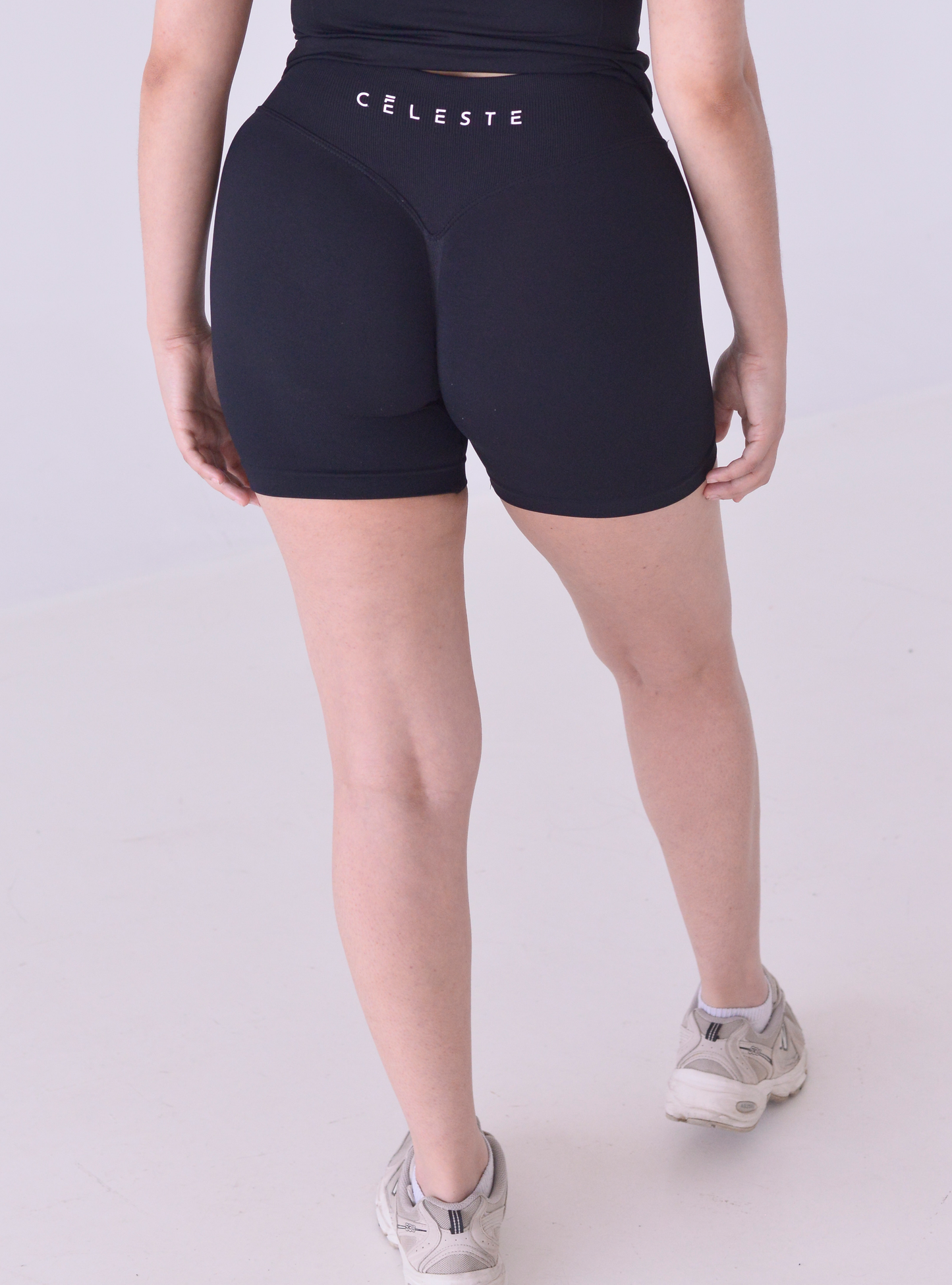 Essence Seamless Soft Contour Shorts