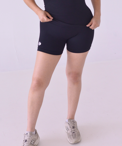 Essence Seamless Soft Contour Shorts