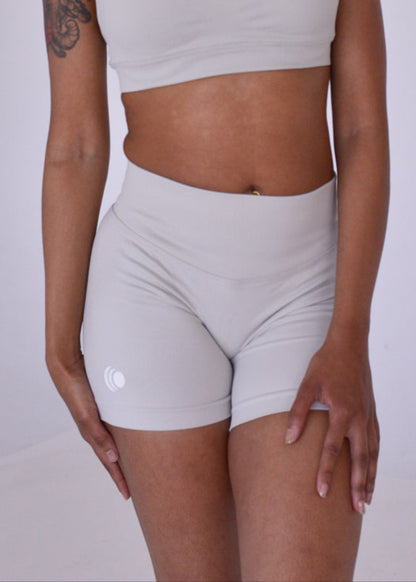 Essence Seamless Soft Contour Shorts